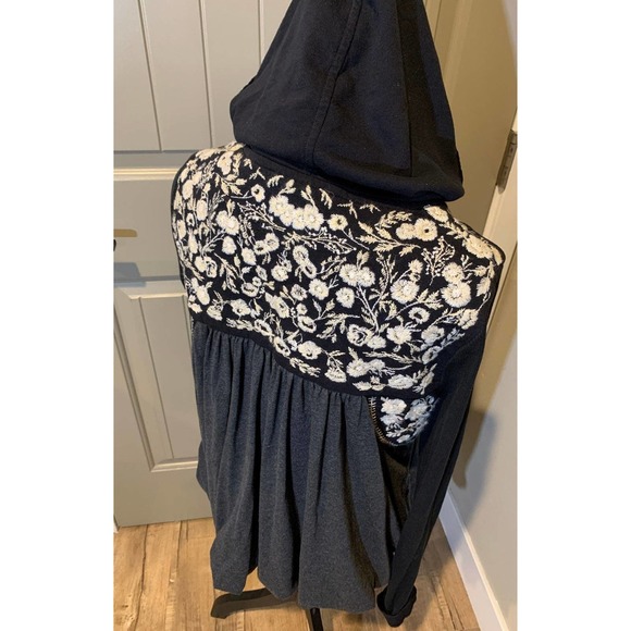 Free People - Picture 5 of 9